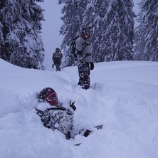Ett sjukt dump som det n&auml;stan inte gick att &aring;ka . Kuva: Barry. Ratsastaja: Filip Eklund (Liggande) och Kasper Kristenson.