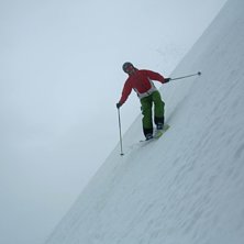 En bl&ouml;t dag i stryn men riktigt bra &aring;kning.. Kuva: RE. Ratsastaja: Peter H&auml;ggkvist.