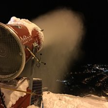 Vi produserer sn&oslash;
Da har vi startet produksjonen .