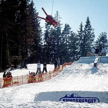 skutt. Kuva: Tobias Ivarsson. Ratsastaja: Andreas Sundell.