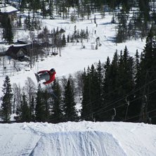 Jag g&ouml;r en SW cork 5, och det fastna 2 l&auml;ngdskid. Kuva: Anton Olsson. Ratsastaja: jag.