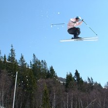 Martin tar h&ouml;jd i br&auml;cke.. Kuva: Rickard Ljunggren. Ratsastaja: Martin Larsson.