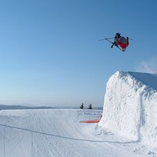 Backflip i &Aring;re. Kuva: Jacob Sehlin. Ratsastaja: Eric Clark.