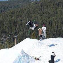 Flatspin 720 under finalen i j&auml;rvs&ouml;backens Big A. Kuva: Erik . Ratsastaja: Olov Engstr&ouml;m.