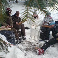 Grillning i offpisten i Tegefj&auml;ll. Mysigt v&auml;rre!. Kuva: Joel M&ouml;rling. Ratsastaja: Pontus, John, jag, Gabriella, Martina och Andreas.