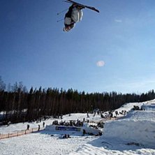 Det bj&ouml;ds p&aring; galna hopp i 
cornen under Royal S. Kuva: Tobias Ivarsson. Ratsastaja: ok&auml;nd.