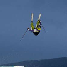 Med tanke p&aring; den skymning som lagt sig &ouml;ver byn . Kuva: Perka K&auml;llstr&ouml;m. Ratsastaja: Jon Olsson.