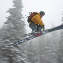 .....halvv&auml;gs &ouml;ver gr&auml;nsen till Washington, US.. Kuva: Oscar Franz&eacute;n. Ratsastaja: Mattias H&ouml;glin.