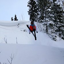 Flyger p&aring; en naturlig kick. Happy days.. Kuva: Erik R. Ratsastaja: Johan R.