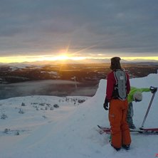 100 meter upp fr&aring;n duvedslinbana. Kuva: Erik Kikajon. Ratsastaja: Linus Lerner och William Fj&auml;llstr&ouml;m.