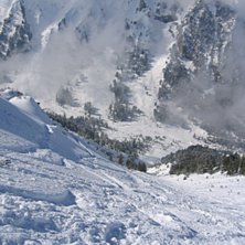 St&aring;r p&aring; Todorka och tittar ner i dalen mot Vihre. Kuva: Melker Rinaldo. Ratsastaja: n/a.