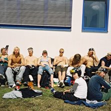 G&auml;nget sitter och &amp;quot;gimpar&amp;quot; Gamp. Kuva: Therese. Ratsastaja: Massor.
