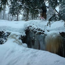 ett av de fetare droppen som g&aring;r att hitta!. Kuva: alexander bastin. Ratsastaja: andreas bastin.