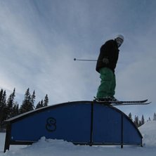 &Aring;ker p&aring; en regnb&aring;ge :). Kuva: Jakob Lundberg. Ratsastaja: Olle Eriksson.