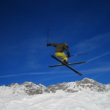 Mini hopp min f&ouml;rsta skiddag den vintern.. Kuva: Erik (Efternamn?). Ratsastaja: Viktor Roos.