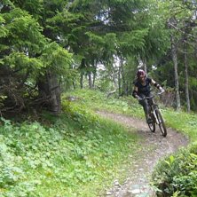 ...et sted m&aring; en begynne...
P&aring; MTB i &Aring;re for f. Kuva: Danne. Ratsastaja: Angelika.