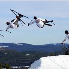 Jag i J&auml;rvs&ouml;backen!!. Kuva: Frasse Fransson. Ratsastaja: Andreas Fransson.