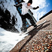 Lite wallriding i aprilsolen &auml;r aldrig fel.... Kuva: Simon Sj&ouml;r&eacute;n www.sjoren.se. Ratsastaja: Ok&auml;nd.