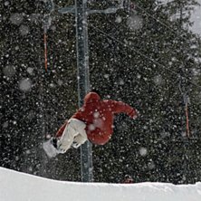 Sn&ouml;, snowboard och sol. Kuva: Alex R&aring;berg. Ratsastaja: N&aring;n annan.