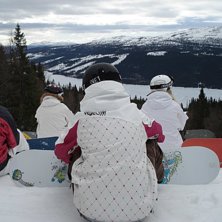 Candy Camp i &Aring;re. Hoppcheck i r&ouml;da linjen i Br&auml;. Kuva: Sofia Ala.