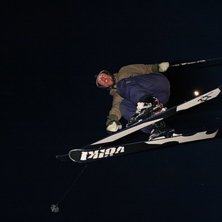Vi var ute en kv&auml;ll efter backen och hoppade lite. Kuva: Peter Karlbom. Ratsastaja: Joel Nystr&ouml;m.