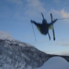 Jag (Felix) bailar h&aring;rt i ett hopp som vi byggde . Kuva: Jonathan Eklund. Ratsastaja: Felix Eriksson.