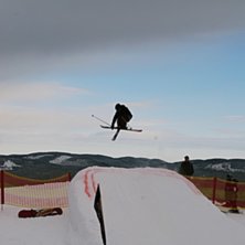 540 mute i J&auml;rvs&ouml;backens Big-jump.. Kuva: Samuel Lundh (Delmarindy). Ratsastaja: Jonas Zeidlitz.