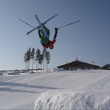 Jag drar en backflip . Kuva: Cristoffer Gr&ouml;nlund. Ratsastaja: Oskar &Aring;kerstr&ouml;m.