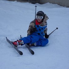 Hoppa lite vid stugan. Kuva: Jockiz. Ratsastaja: Adrian Sj&ouml;strand.