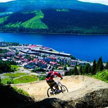 Shimano leden i &Aring;re Bike Park. Kuva: Rasmus Linder. Ratsastaja: Kristopher Sj&ouml;berg.