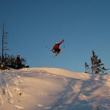 Vi hoppade lite uppe i Tege.... Kuva: Alexander Bergh. Ratsastaja: Niclas Lindblad.