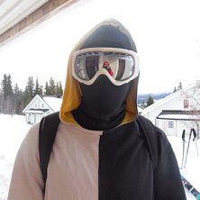 Hoppa lite vid stugan. Kuva: Jockiz. Ratsastaja: Adrian Sj&ouml;strand.