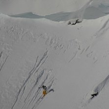 Fasten your seatbelts, we are about to land.. Kuva: Simon Dehnisch. Ratsastaja: Henrik Utter.
