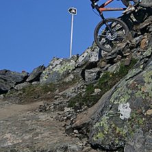 H&auml;llrajden... Kuva: Roger Hansson. Ratsastaja: Mikaela Sunneg&aring;rdh.