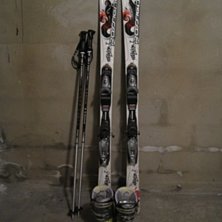 &Aring;rets skidutrustning :). Kuva: Johanna.
