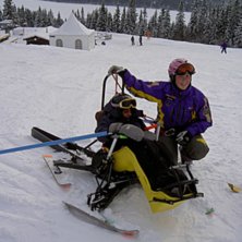 Jag och Robert kollar in n&auml;r dom &aring;ker pipe.... Kuva: Sara Thoursie. Ratsastaja: Emma o Robert.