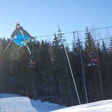 g&ouml;r en 7a med svansgr&auml;b. Kuva: axel f&auml;ltstr&ouml;m. Ratsastaja: erik andersson.