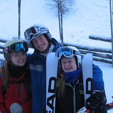 Jag daniel &aring; sanna redo f&ouml;r Alla utmaningar som . Kuva: jesper nielsen. Ratsastaja: sofia, daniel, sanna.