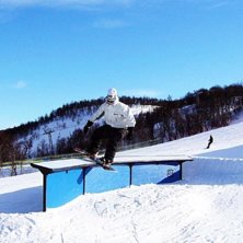 Parklek i Hamra Funpark efter att liftarna st&auml;ngt. Kuva: Linus Krantz. Ratsastaja: Jens Jonsson.