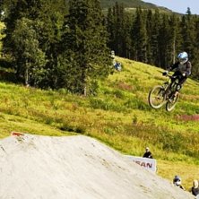 Backflip+ l&aring;nga gapet. Kuva: Kenneth Einars. Ratsastaja: Vet ej.