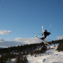 Sk&ouml;&ouml;&ouml;&ouml;&ouml;n dag i br&auml;cke under sportlovet. H&auml;r. Kuva: Anders Gran&eacute;r. Ratsastaja: Tobias Sedlacek.