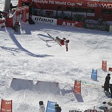 Bild p&aring; en puckelpist&aring;kare i farten. Fr&aring;n v&auml;rl. Kuva: Agata.