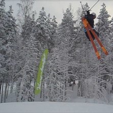 med isiga hopp och endast en filmkamera vare lite . Kuva: klas fader. Ratsastaja: marcus olsson.