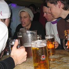 sk&ouml;n avslutning p&aring; dagen med en go afterski, ber. Kuva: Alex. Ratsastaja: Ett gott g&auml;ng!.