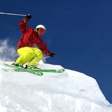 Johan i ett sk&ouml;nt drop p&aring; skutan. s&aring; j&auml;vla sk�. Kuva: Valter Olsson. Ratsastaja: Johan Lantz.