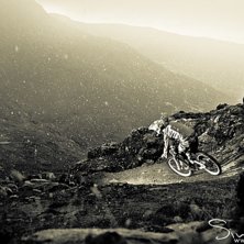 H&ouml;sten har slagit till i &Aring;re och n&auml;r vi var upp. Kuva: Simon Sj&ouml;r&eacute;n - www.sjoren.se. Ratsastaja: Kristian Axelsson.