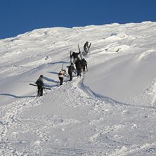 En suver&auml;n dag p&aring; skutan, liten hike till ett of. Kuva: Rickard Johansson. Ratsastaja: En hel h&ouml;g med freeriders =).