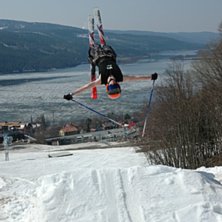 en solig dag i &aring;re. Kuva: Mascot Olofsson. Ratsastaja: Erik Kikajon.