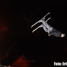 Polarn g&ouml;r backflip och han ser en femma i landni. Kuva: Erik . Ratsastaja: Patrik Stening.