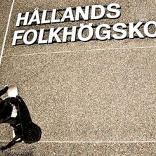 N&aring;gra grabbar k&ouml;rde lite wallride p&aring; tegelv&auml;gg. Kuva: Simon Sj&ouml;r&eacute;n www.sjoren.se. Ratsastaja: Ok&auml;nd.